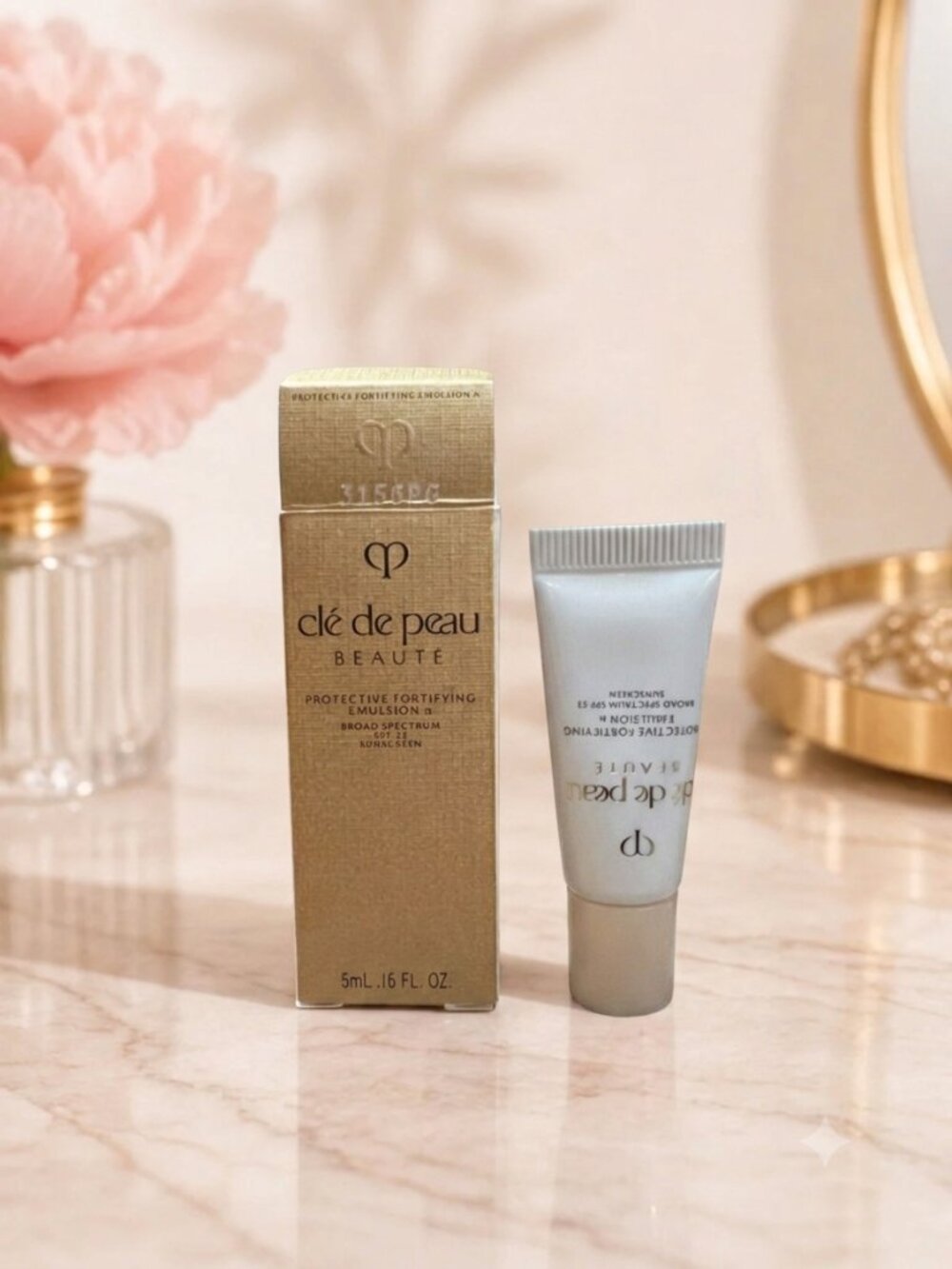 Cle de Peau Protective Fortifying Emulsion SPF 22